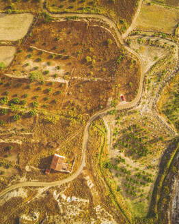 Luftaufnahme von verlassenen Häusern in der Nähe von Gorafe, Andalusien, Spanien. - AAEF24922