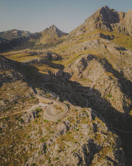 Luftaufnahme der berühmten Straße Sa Calobra, Insel Mallorca, Balearen, Spanien. - AAEF25034