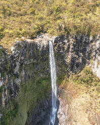Luftaufnahme der Alexandra Falls, eines wunderschönen Wasserfalls in der Nähe des Valriche Damms, Savanne, Mauritius. - AAEF25072