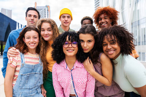 Happy playful multiethnic group of young friends bonding outdoors - Multiracial millennials students meeting in the city, concepts of youth, people lifestyle, diversity, teenage and urban life - DMDF08825