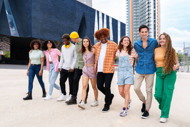 Happy playful multiethnic group of young friends bonding outdoors - Multiracial millennials students meeting in the city, concepts of youth, people lifestyle, diversity, teenage and urban life - DMDF08973