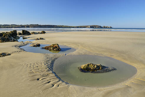 Frankreich, Bretagne, Strand Plage de Kersiguenou - ANSF00664