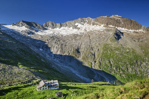 Österreich, Tirol, Berghütte in den Zillertaler Alpen - ANSF00707