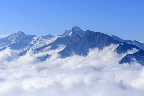 Österreich, Tirol, Blick vom Hohen Riffler Richtung Großer Moseler mit dichtem Nebel in der Mitte - ANSF00717