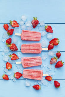 Studio shot of homemade strawberry flavored ice - GWF07976