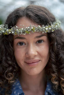 Smiling young businesswoman wearing tiara - JOSEF22693