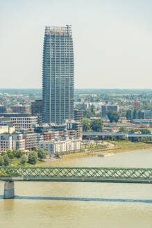 Slowakei, Region Bratislava, Bratislava, Eurovea-Turm mit Stary Most im Vordergrund - TAMF04056