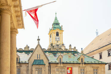 Slowakei, Region Bratislava, Bratislava, Altes Rathaus im Sommer - TAMF04065