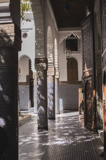 Innenhof eines Riads in Fez, Marokko, Afrika - PCLF00902