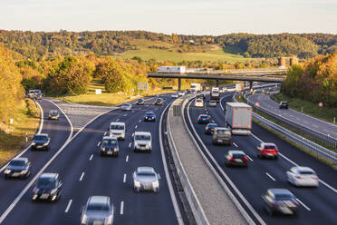 Deutschland, Baden-Württemberg, Leonberg, Verkehr auf der Bundesautobahn 8 - WDF07495