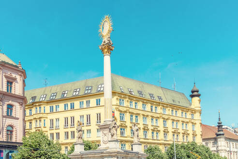 Tschechische Republik, Südmährische Region, Brünn, Pestsäule am Freiheitsplatz im Sommer - TAMF04082