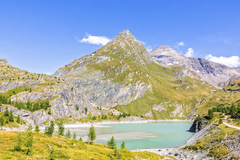 Margaritze Stausee in der Nähe von Bergen unter Himmel an einem sonnigen Tag im Nationalpark Hohe Tauern, Salzburg, Österreich - FOF13733