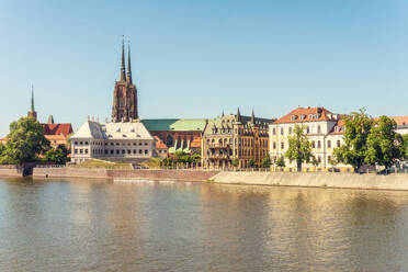 Poland, Lower Silesian Voivodeship, Wroclaw, Oder river and surrounding buildings in summer - TAMF04090