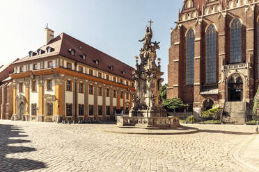 Polen, Woiwodschaft Niederschlesien, Breslau, Statue des Johannes von Nepomuk vor der Stiftskirche des Heiligen Kreuzes und des Heiligen Bartholomäus - TAMF04102