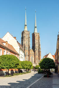 Polen, Woiwodschaft Niederschlesien, Breslau, Kopfsteinpflasterstraße vor der Kathedrale St. Johannes Baptist - TAMF04103