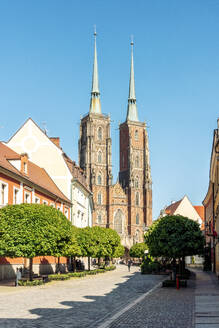 Poland, Lower Silesian Voivodeship, Wroclaw, Cobblestone street in front of Cathedral of St. John Baptist - TAMF04103
