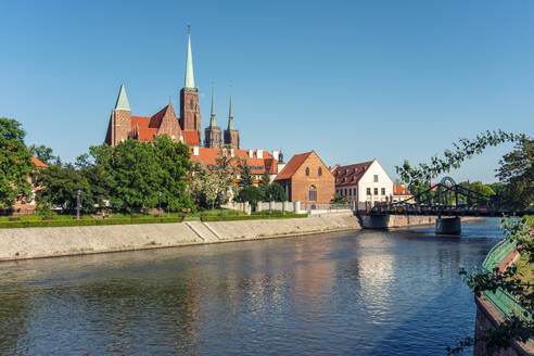 Poland, Lower Silesian Voivodeship, Wroclaw, Cathedral Island with Tumski Bridge, Collegiate Church of Holy Cross and St Bartholomew and Cathedral of St. John Baptist - TAMF04105