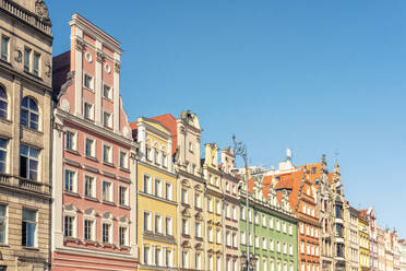 Poland, Lower Silesian Voivodeship, Wroclaw, Row of historic houses - TAMF04110