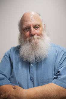 Porträt eines älteren Mannes mit Bart - AMWF01975
