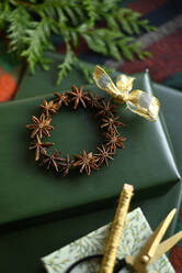 Wrapped presents and DIY Christmas decoration made of star anise - GISF01019