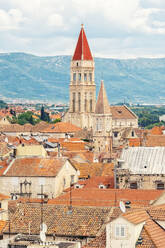 Kroatien, Gespanschaft Split-Dalmatien, Trogir, Trogirer Kathedrale und umliegende Häuser - TAMF04122