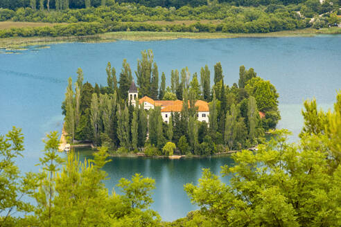 Kroatien, Dalmatien, Kloster Visovac im Krka-Nationalpark - TAMF04124