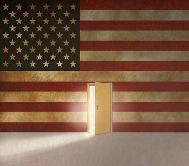 Amerikanische Flagge mit dem Licht der Gelegenheit hinter einer angelehnten Tür zur Einwanderung in die USA - GWAF00455