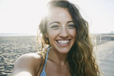 Portrait of smiling Caucasian woman - TETF02367