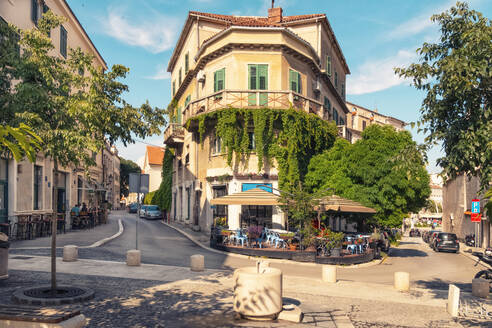 Kroatien, Gespanschaft Split-Dalmatien, Split, Drinkwater Fonteintje vor dem Altstadtcafé - TAMF04155