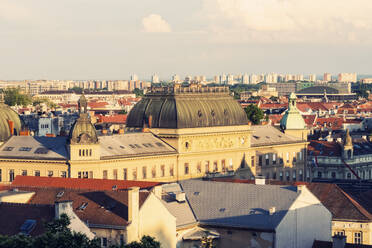 Kroatien, Zagreb, Kroatisches Institut für Krankenversicherung und umliegende Gebäude - TAMF04162