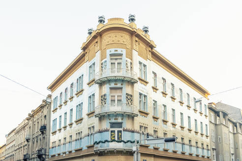 Kroatien, Zagreb, Ecke eines Art-Deco-Wohngebäudes - TAMF04166