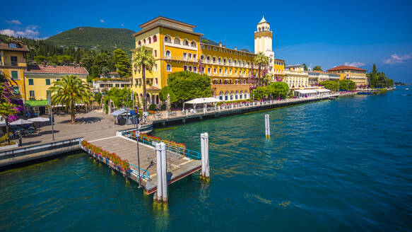 Italy, Lombardy, Gradone, Jetty and promenade in front of Grand Hotel Gardone - MHF00752