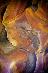 Mehrfarbige Felsformation bei Jaizkibel im Baskenland, Spanien - DSGF02509