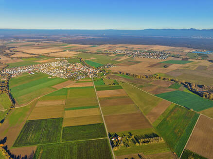 Luftaufnahme des Landwirtschaftsgebiets Kingersheim, Mulhouse, Elsass, Frankreich. - AAEF25180