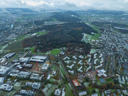 Luftaufnahme der Stadt Zürich am Wintermorgen, Schweiz. - AAEF25196