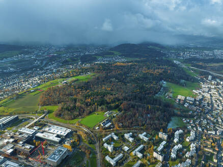 Luftaufnahme einer schönen Landschaft in der Stadt Zürich in der Schweiz. - AAEF25212