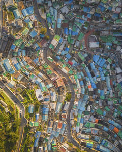 Luftaufnahme des Gamcheon Culture Village bei Sonnenaufgang, Busan, Südkorea. - AAEF25275