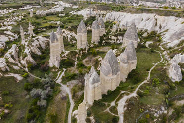 Luftaufnahme der Feenkamin-Felsformation im Goreme-Tal und -Nationalpark, Kappadokien, Nevsehir, Türkei. - AAEF25548