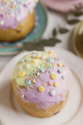 Easter cakes decorated with sugar sprinkles - ONAF00722