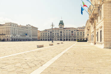 Italien, Friaul-Julisch Venetien, Triest, Platz der Einheit Italiens im Sommer - TAMF04194