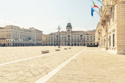 Italien, Friaul-Julisch Venetien, Triest, Platz der Einheit Italiens im Sommer - TAMF04194