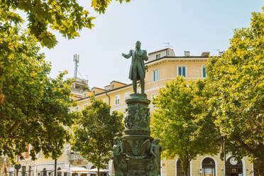 Italien, Friaul-Julisch Venetien, Triest, Statue von Kaiser Maximilian I. auf der Piazza Venezia - TAMF04196