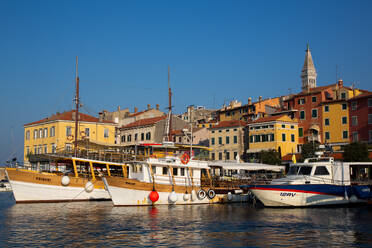 Boote im Hafen, Altstadt, Rovinj, Kroatien, Europa - RHPLF31775