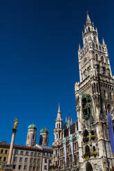 Uhrenturm mit Glockenspiel, Neues Rathaus, Marienplatz (Platz), Altstadt, München, Bayern, Deutschland, Europa - RHPLF31822