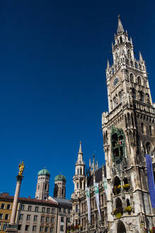 Uhrenturm mit Glockenspiel, Neues Rathaus, Marienplatz (Platz), Altstadt, München, Bayern, Deutschland, Europa - RHPLF31822