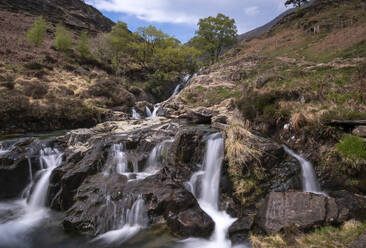 Wasserfälle am Afon Cwm Llan, Cwm Llan, The Watkin Path, Snowdonia National Park (Eryri), Nordwales, Vereinigtes Königreich, Europa - RHPLF31874