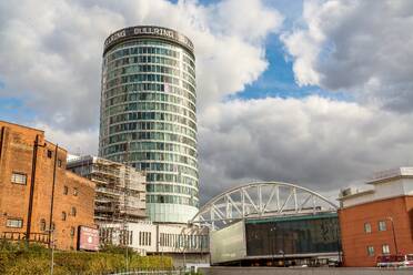 Birminghams Rotunda Building, ein denkmalgeschützter Turm der Kategorie II aus den 1960er Jahren, erbaut als Teil des Bull Ring-Projekts, Birmingham, West Midlands, England, Vereinigtes Königreich, Europa - RHPLF31885