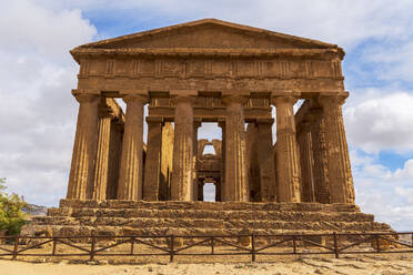 The Temple of Concordia, Valley of the Temples, UNESCO World Heritage Site, Agrigento, Sicily, Italy, Mediterranean, Europe - RHPLF31946