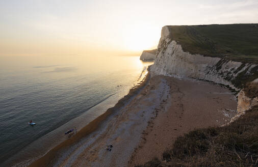 Fledermauskopf bei Durdle Door bei Sonnenuntergang, Durdle Door, Jurassic Coast, UNESCO-Weltkulturerbe, Dorset, England, Vereinigtes Königreich, Europa - RHPLF31974