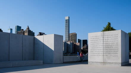 Blick auf den Franklin D. Roosevelt Four Freedoms Park, eine Gedenkstätte für Franklin D. Roosevelt, die die vier Freiheiten feiert, die er 1941 in seiner Rede zur Lage der Nation formulierte, Roosevelt Island, New York City, Vereinigte Staaten von Amerika, Nordamerika - RHPLF31981